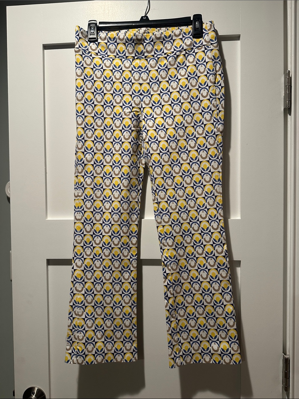 J. McLaughlin Geometric Print Flare Pants in Yellow & Navy, size 8